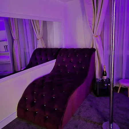 Boutique18plus - Adults Only Casa de hóspedes 3*