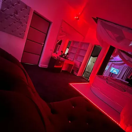 Boutique18plus - Adults Only 招待所 3*