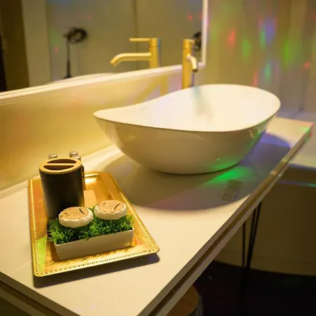 Boutique18plus - Adults Only ゲストハウス ナボダリ